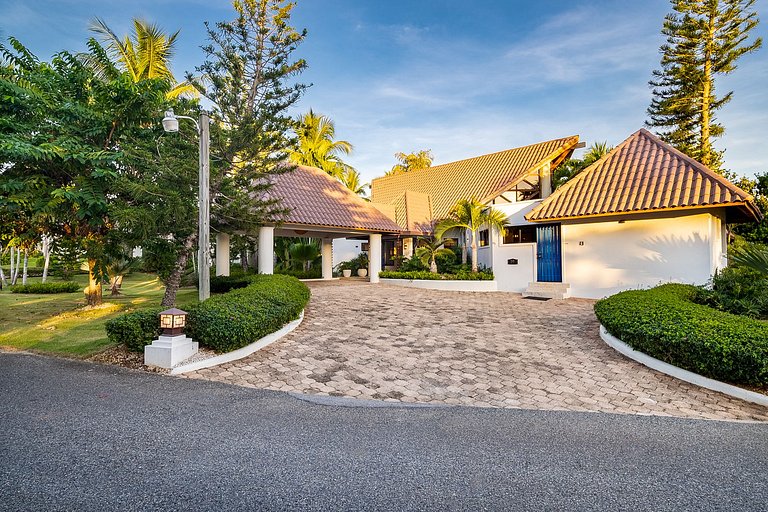 Luxurious villa in casa de campo