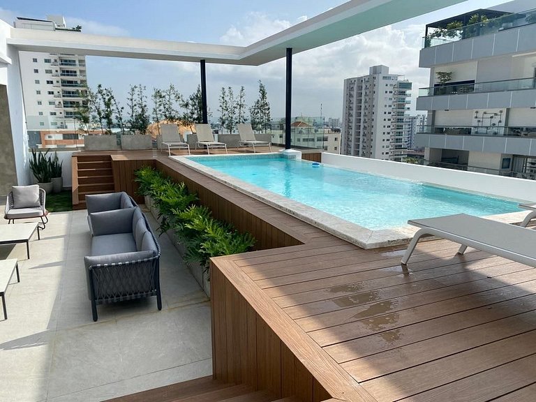 Pool-Comfy-CityCenter-WiFi-Modern-Safe-YellowKey