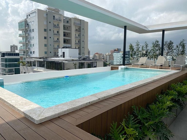 Pool-Comfy-CityCenter-WiFi-Modern-Safe-YellowKey