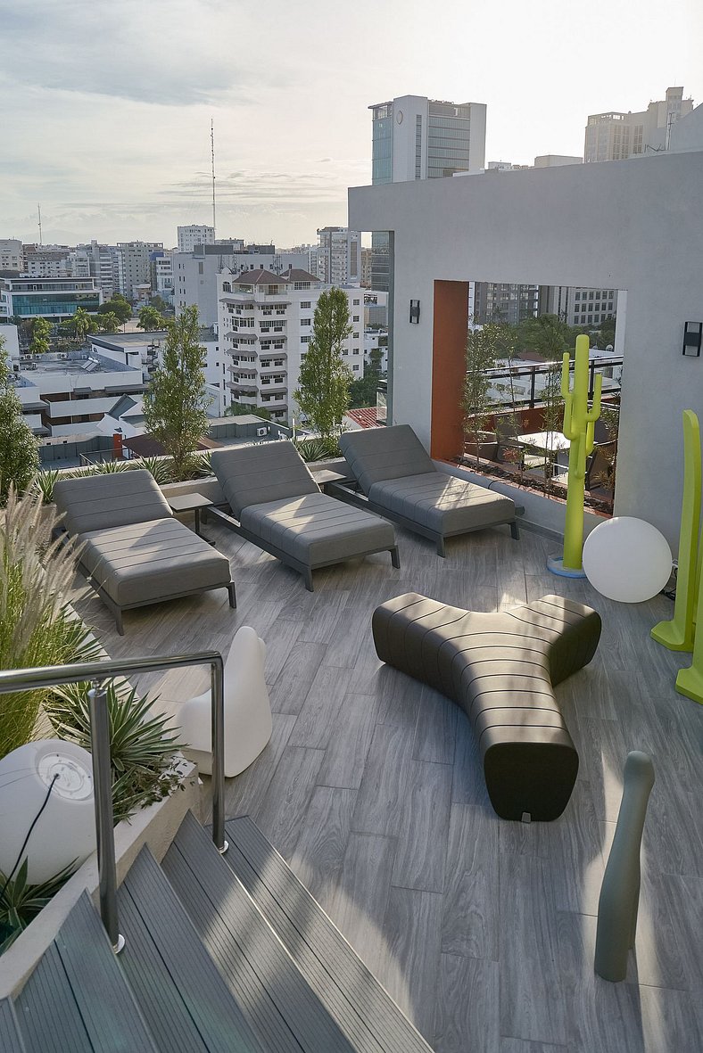 ★RooftopPool-CityViews-Gym-WiFi-A/C-1BR-YellowKey★